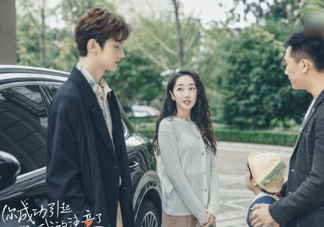 向上跳的香蕉
